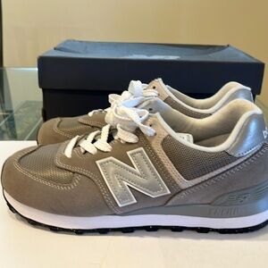 New Balance 574 Women’s 8.5 Gray Sneakers